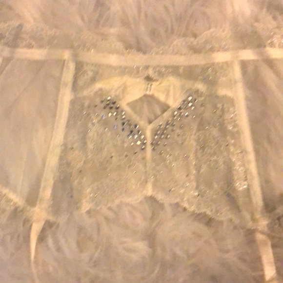 Victoria’s Secret bridal garter - Picture 6 of 7